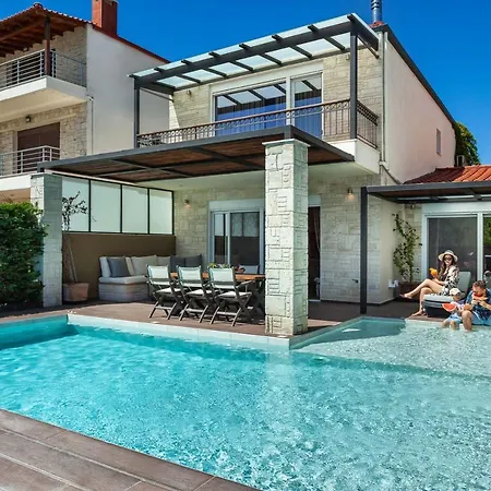 Villa Sunny & *