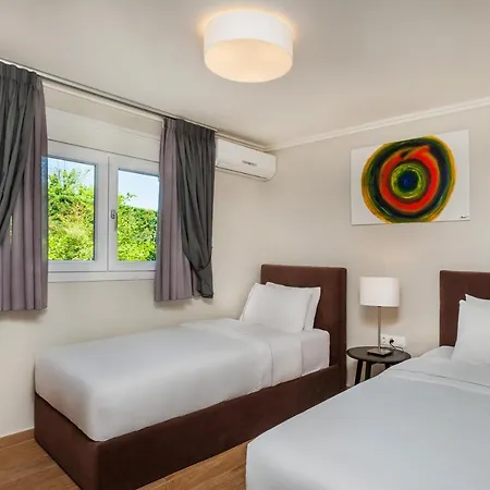 Sunny & Вилла Ханиоти