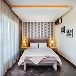 Sunny & Hanioti